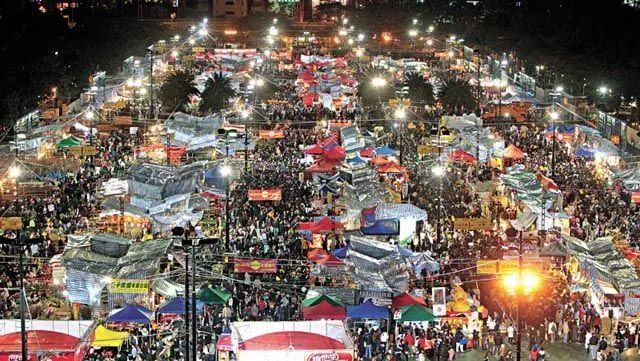 港女有话说|赛马、舞狮、逛年宵市场……春节假期到香港玩点啥?