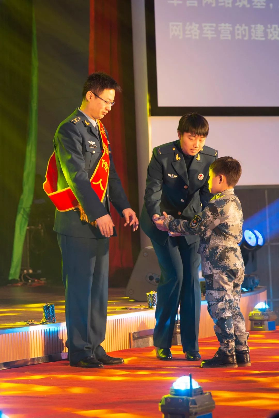 如何为获奖者发表颁奖词,夏北浩获得的称号