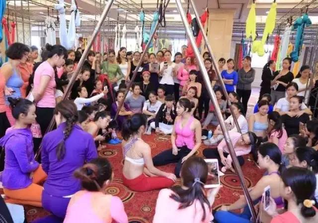 13天瑜伽塑形课维密超模私教,瑜伽维密减肥训练体式