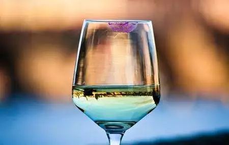 买嘴唇笔买一支装的,买唇线笔