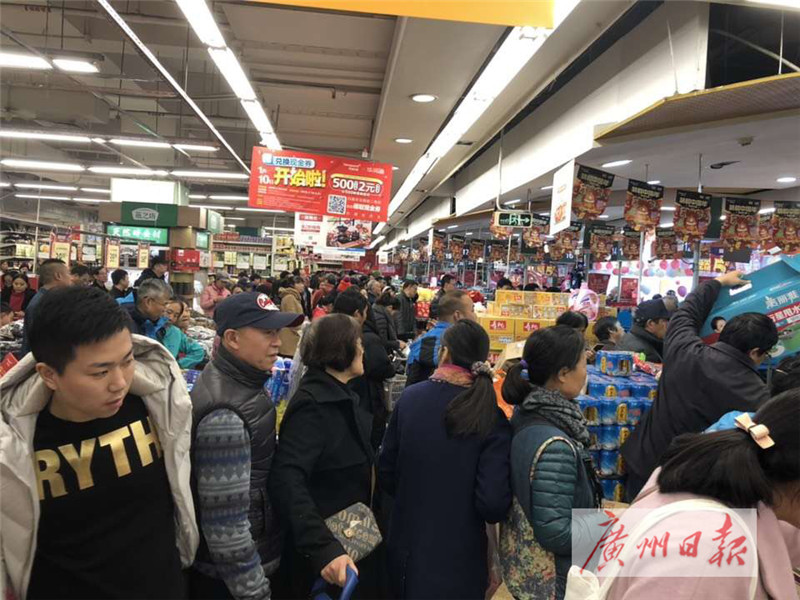 新春走基层年货热销,新春走基层年货集市