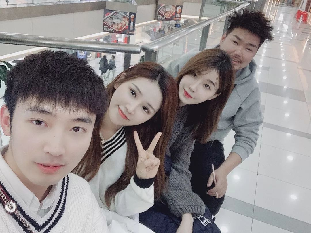 情侣装这么穿回头率绝对200%,与闺蜜男朋友穿情侣装