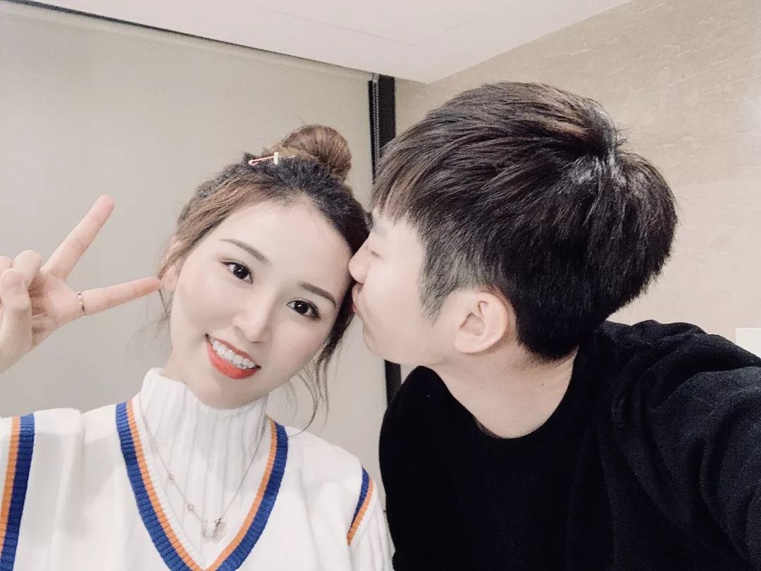 情侣装这么穿回头率绝对200%,与闺蜜男朋友穿情侣装