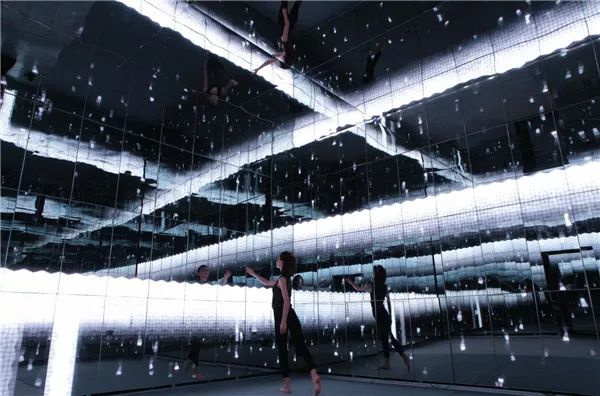 奇特深圳:劣势即优势新生代力量正在集结