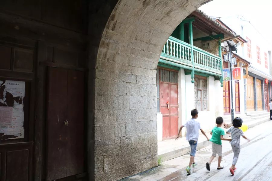 「人文宾川」铜钟矗立五百年,古楼依在述沧桑!