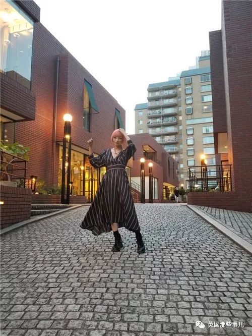 粉红波波头模特,高颜值圆脸中国女性模特