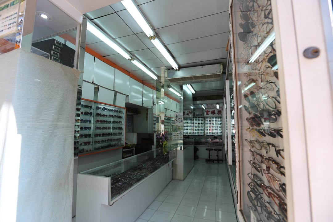 港星名人买买买：柬埔寨千金小姐，北角的眼镜皇后｜香港市井⑯