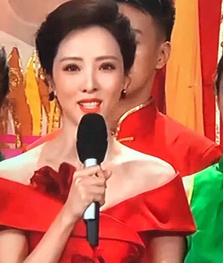 央视春晚李思思的口红,春晚李思思同色号口红