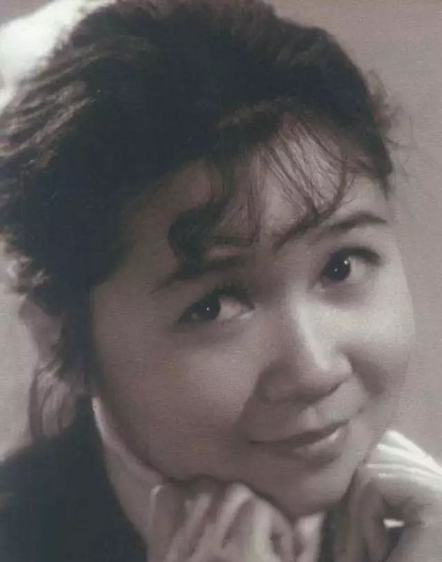 蔡明旗袍高清写真,蔡明惊艳个人写真小品