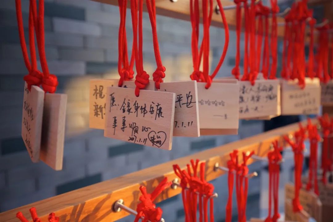 三十首顶级春节意境诗词,十首绝美春节诗词翻译