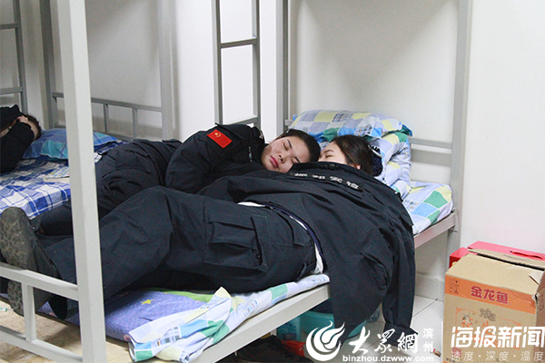 高铁站安检员休息,高铁安检员累不累