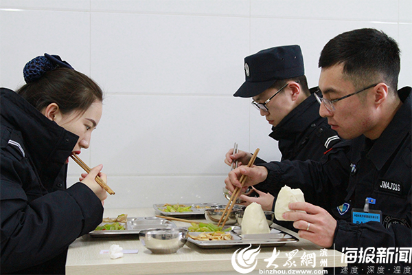 高铁站安检员休息,高铁安检员累不累