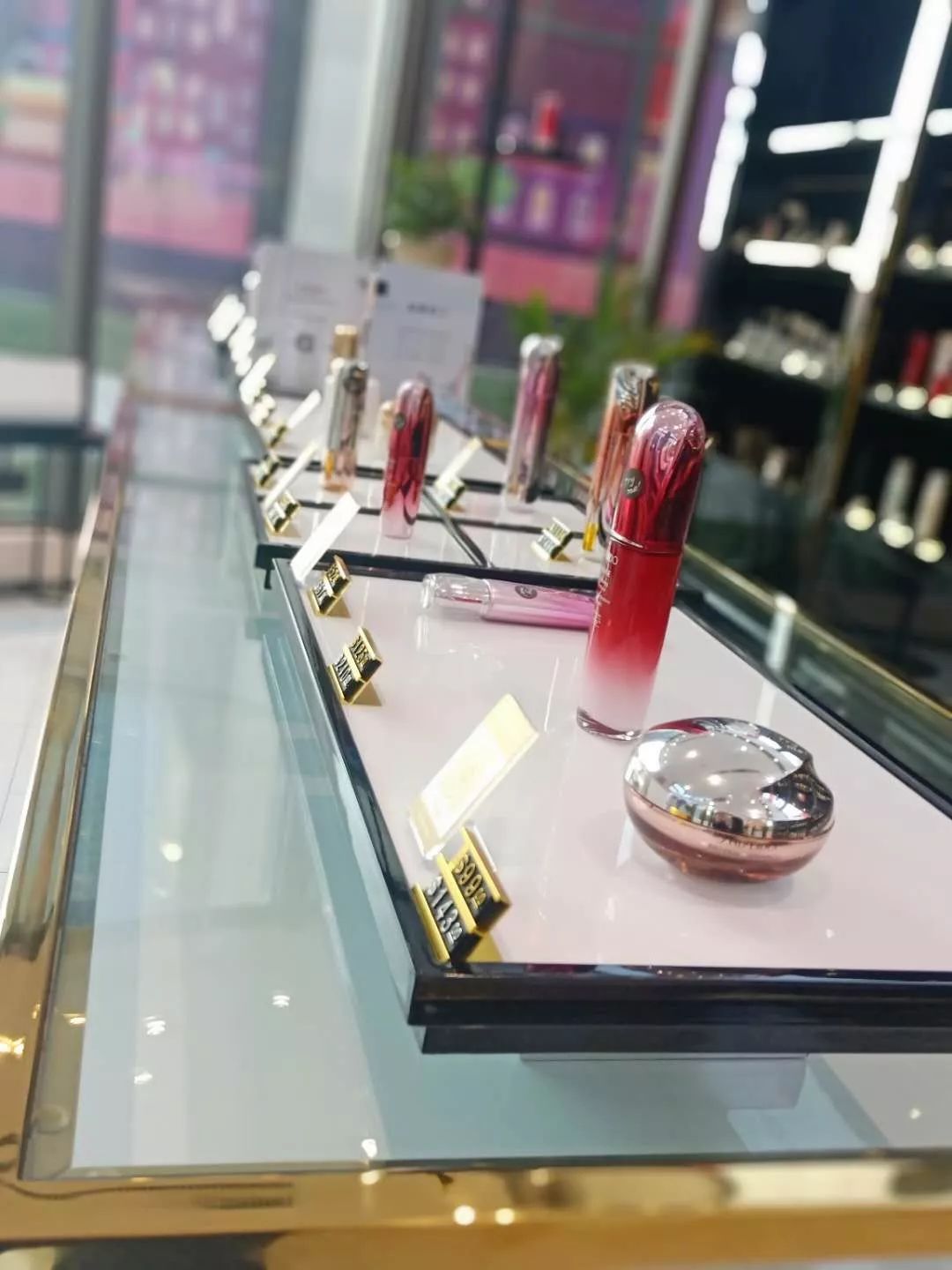 西安首家免税体验店来了！神仙水、红腰子、TF……一线爆款4.5折起！