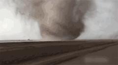 紧急通知暴雨大风预警,暴雨大风降温沙尘来袭