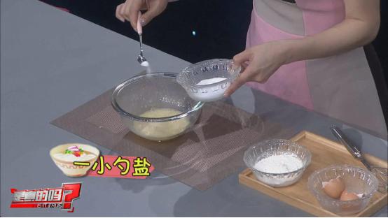 别再用刀刮鱼鳞了！只需这一味调料鱼鳞轻松去除