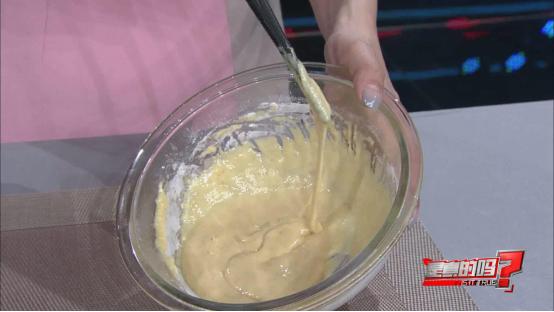 别再用刀刮鱼鳞了！只需这一味调料鱼鳞轻松去除