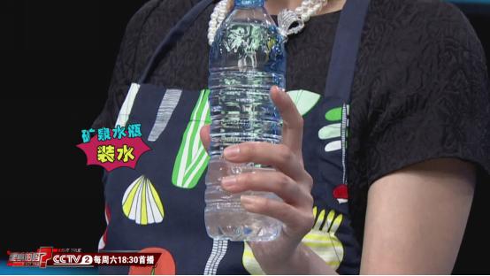 别再用刀刮鱼鳞了！只需这一味调料鱼鳞轻松去除