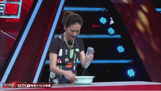 别再用刀刮鱼鳞了！只需这一味调料鱼鳞轻松去除