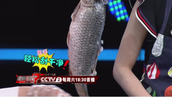 别再用刀刮鱼鳞了！只需这一味调料鱼鳞轻松去除