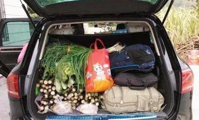 「大年初六」有种爱叫妈妈给装的后备箱，蜀黍也想给你装一个礼物！