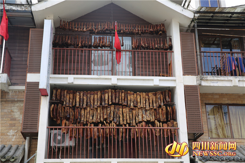 “带劲豆花”“幸福酥肉”好火红“茶祥子”好有“科技范”