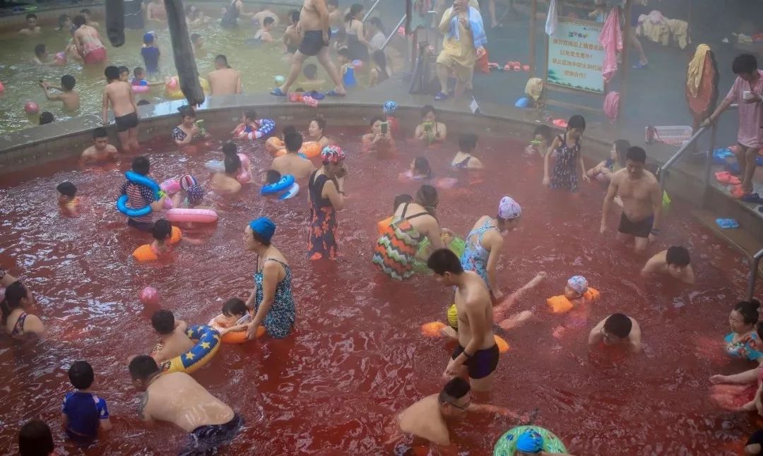 趁着假期来泡温泉吧,趁夏天还没来赶紧泡个温泉