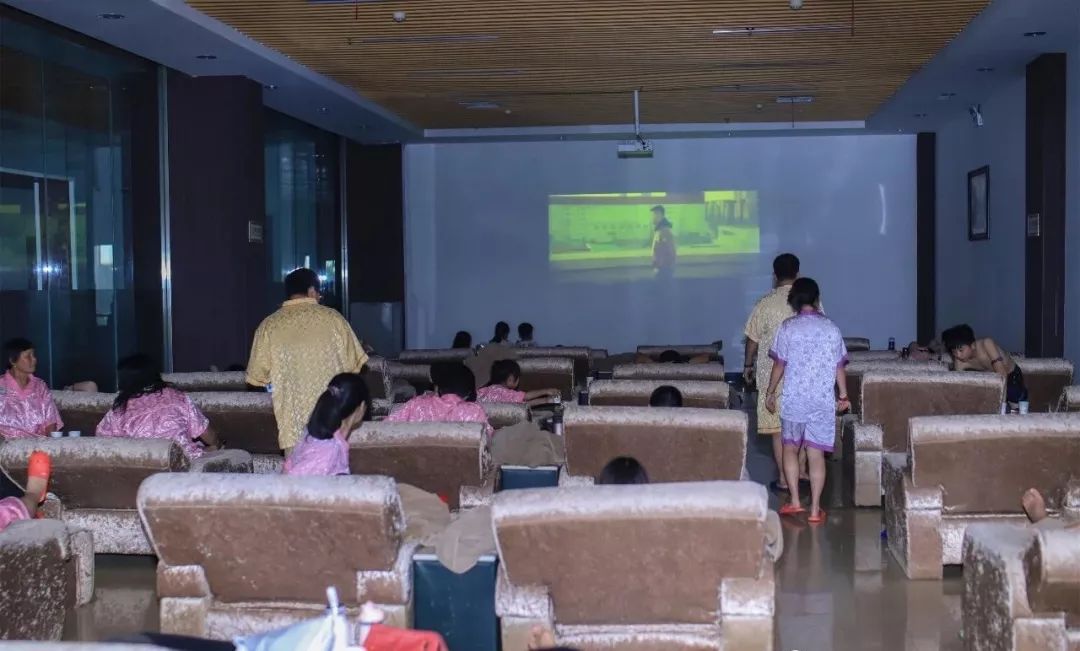 趁着假期来泡温泉吧,趁夏天还没来赶紧泡个温泉