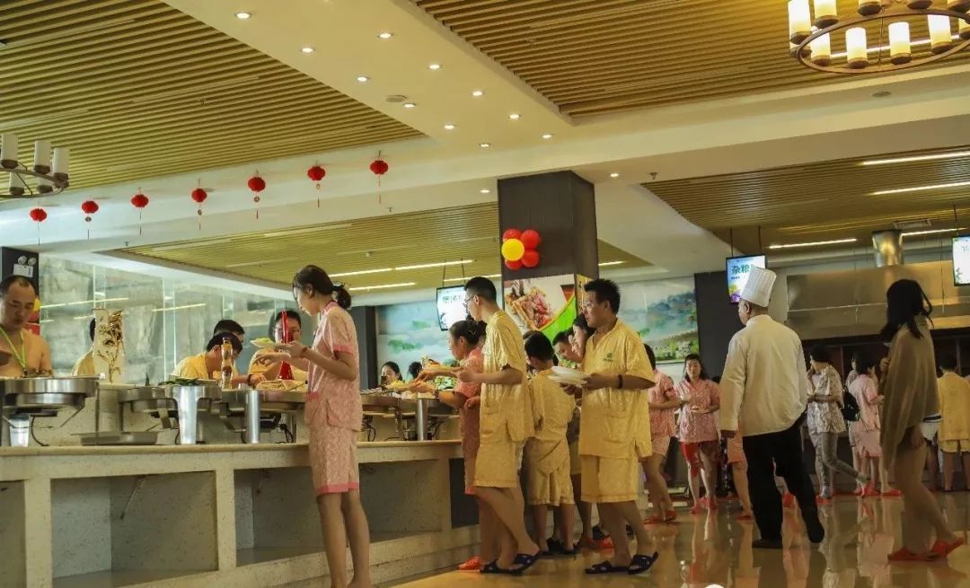 趁着假期来泡温泉吧,趁夏天还没来赶紧泡个温泉