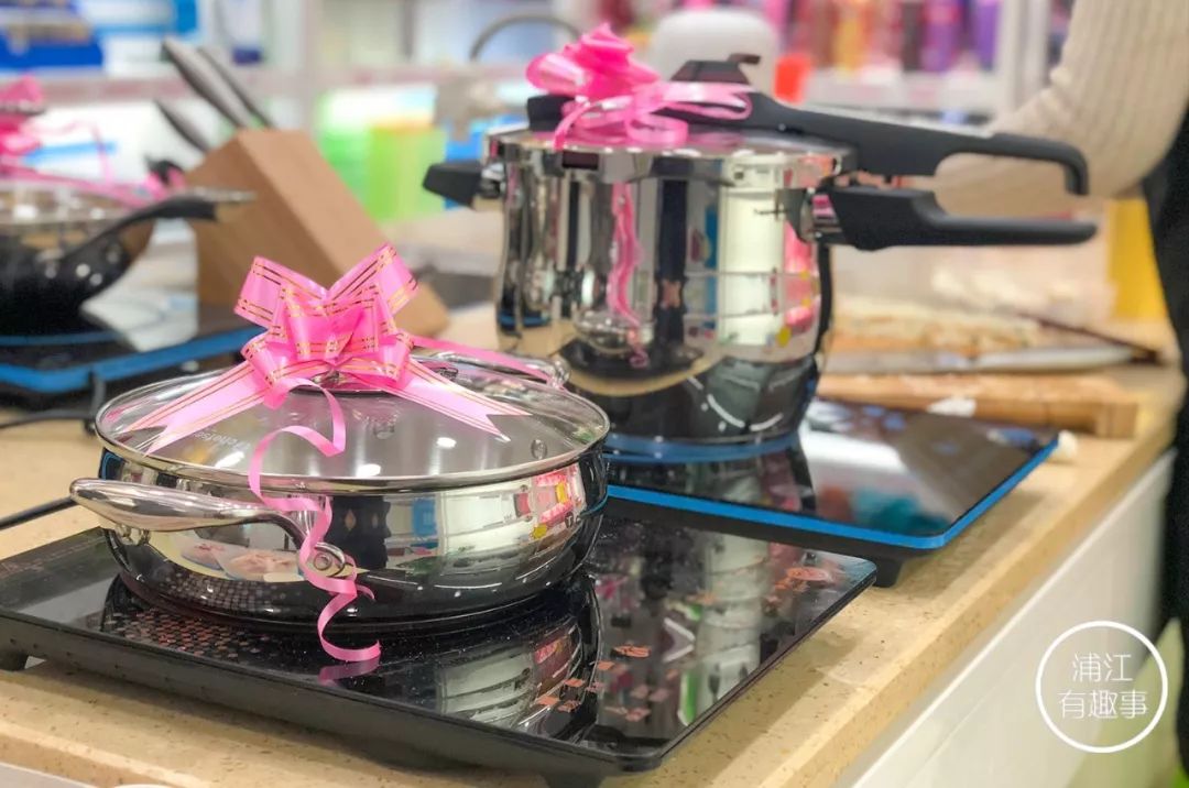 大过年的!新华路这家店要成网红了!大批爱家女士蜂拥而至