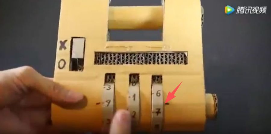 行李箱密码锁坏了怎么强制打开,怎么打开行李箱的密码锁