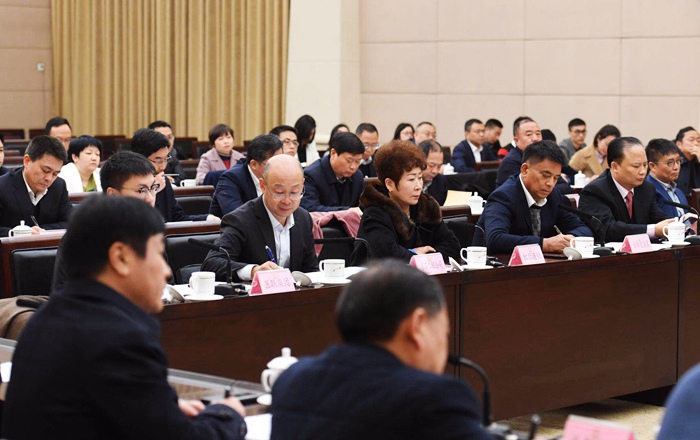 尹力与川商民营企业中小企业代表座谈