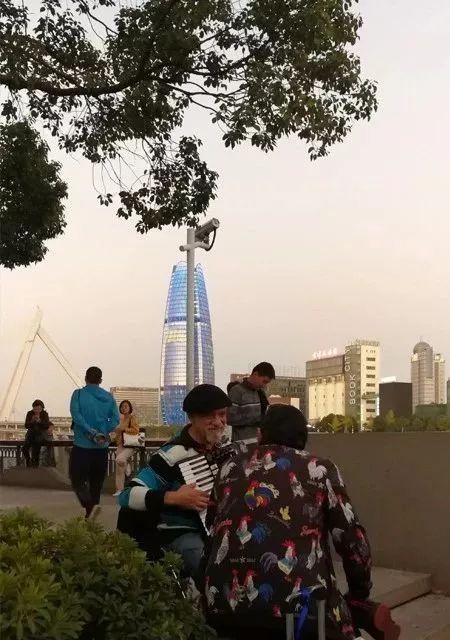 开年首发｜范江：记忆中的花园——记老外滩花园酒吧