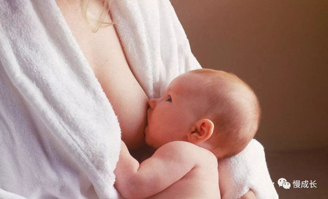 无奈告别母乳，我又回到了给娃抢奶粉的日子……