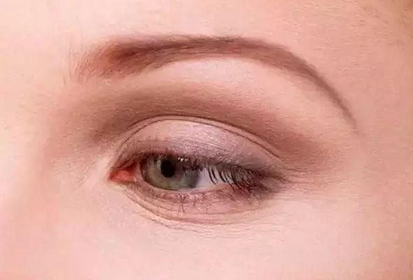 眼袋黑眼圈细纹抹一抹,去眼袋黑眼圈涂抹方法