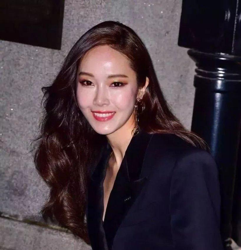 为什么化了妆像变了一个人,为什么化出来的妆老是浮粉