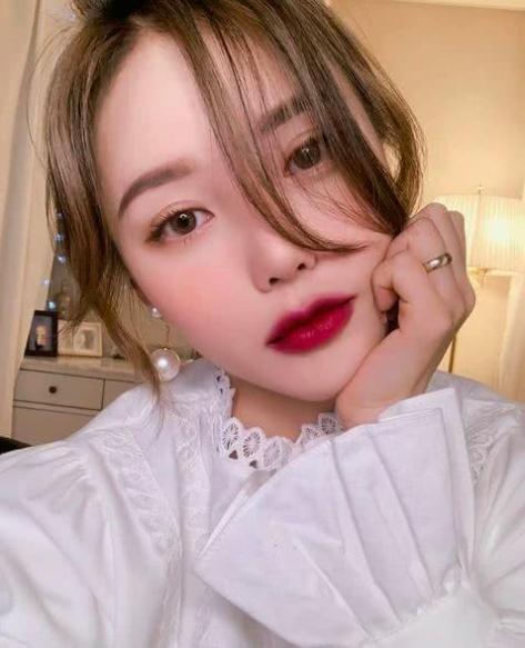 为什么化了妆像变了一个人,为什么化出来的妆老是浮粉