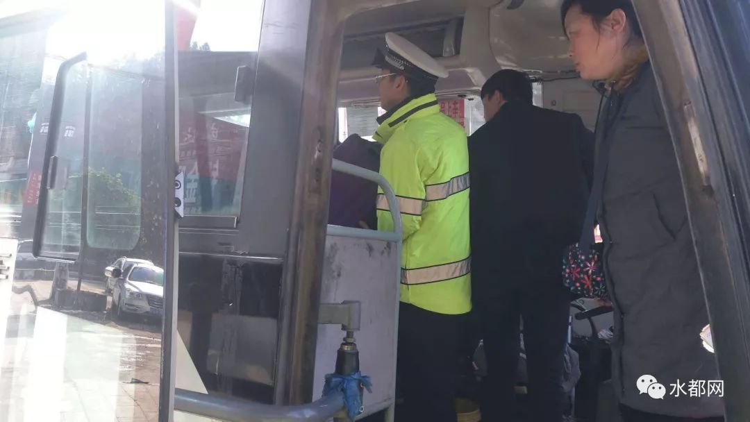 粗心乘客遗失几万元,粗心乘客遗落贵重首饰