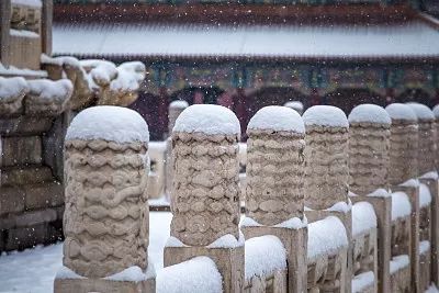 夜读在人生的低谷中安然前行,夜读人生其实很简单别总是逼自己