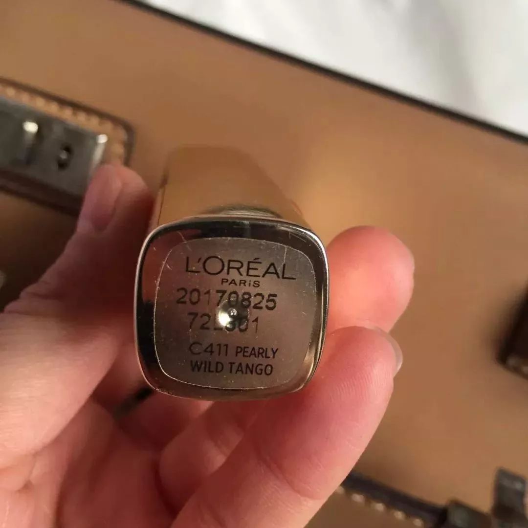 素颜找工作屡碰壁,涂上口红却被录取……真是个看脸的世界!