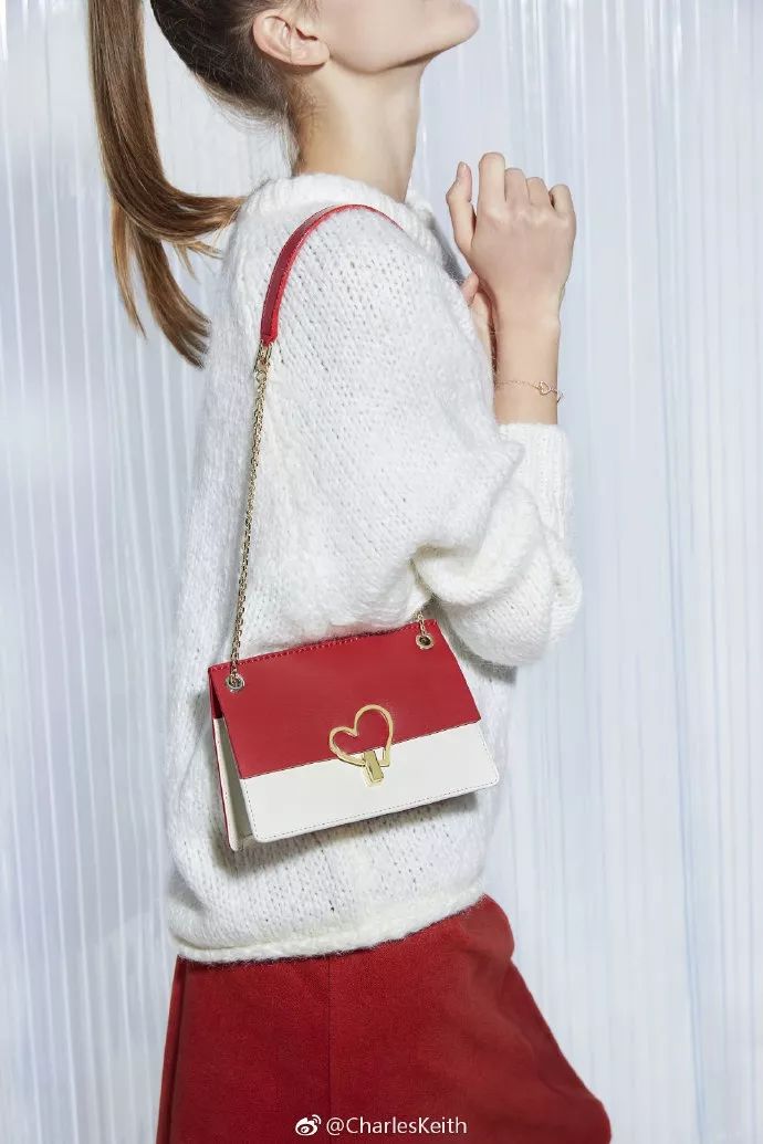 朱正廷和易烊千玺的关系,易烊千玺同款新春限定