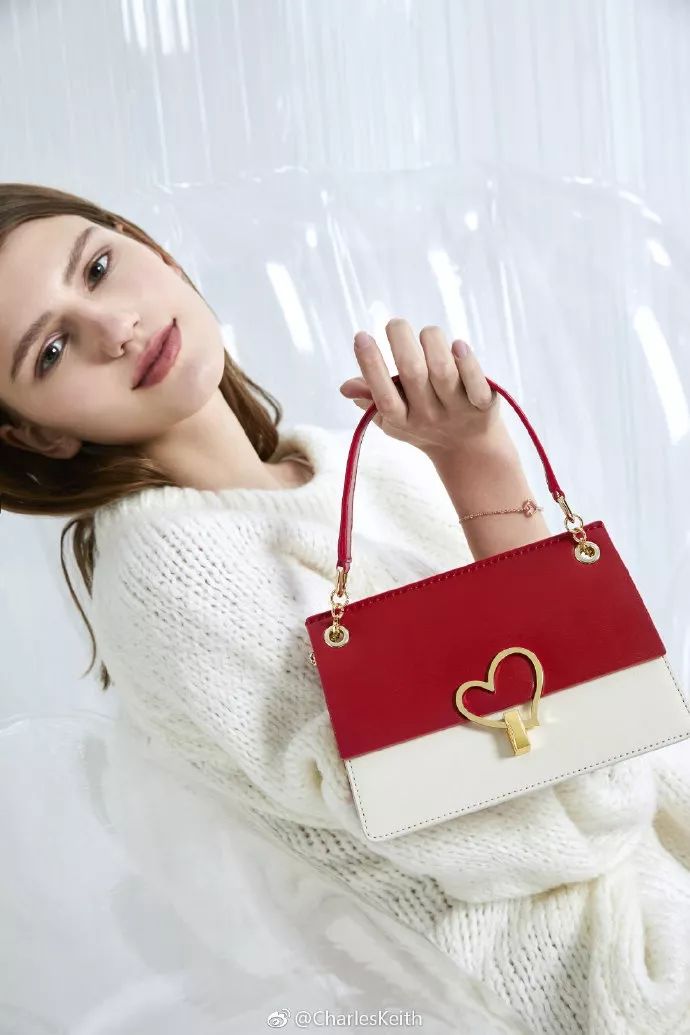 朱正廷和易烊千玺的关系,易烊千玺同款新春限定