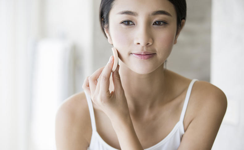 怎样化妆不脱妆不卡粉教程,如何化妆不脱妆视频教程