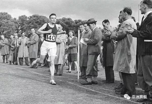 Rowing｜著名科学家喜欢哪种运动？爱因斯坦健走，霍金爱赛艇