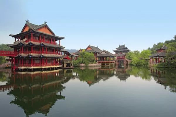 张艺兴1913万，杨幂1553万…………明星纳税榜单公布东阳影视业为啥那么强？