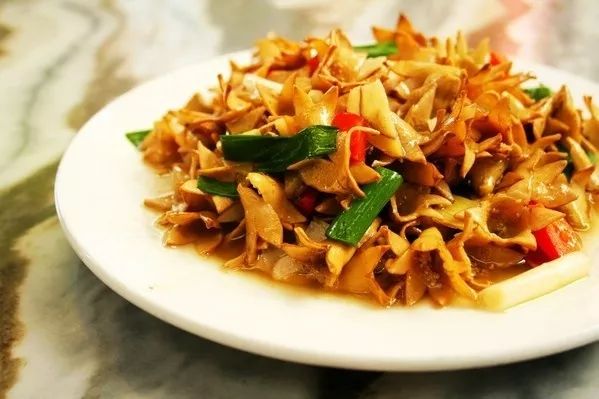 春天吃花要注意！吃错会中毒，头晕恶心呕吐，每年都有人中招