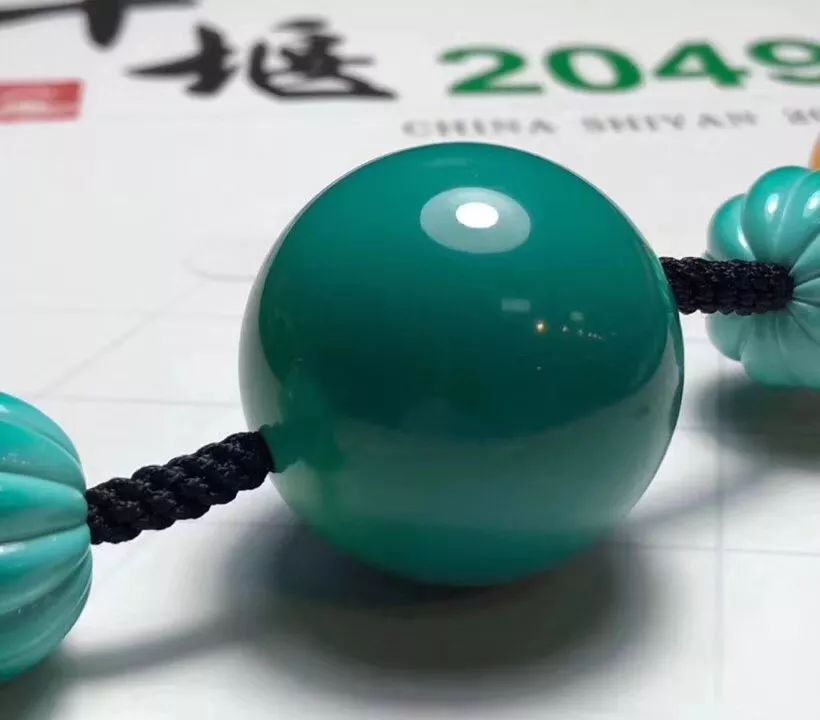 绿松石配饰可以戴一辈子吗,绿松石配饰一半绿一半蓝