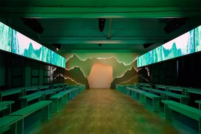 lining李宁2019纽约时装周v8彩色,李宁品牌热潮