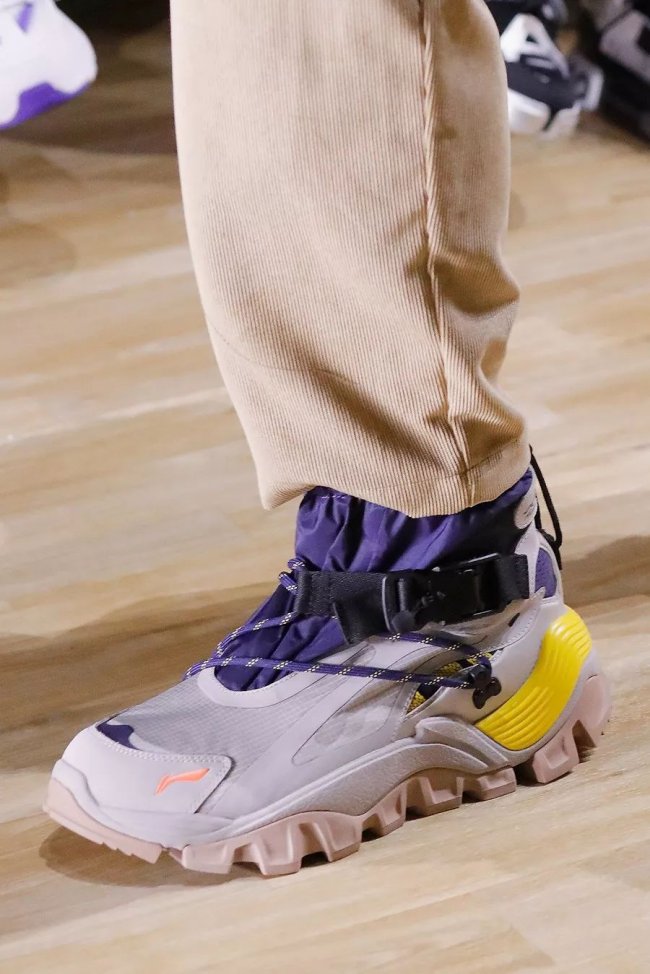 lining李宁2019纽约时装周v8彩色,李宁品牌热潮