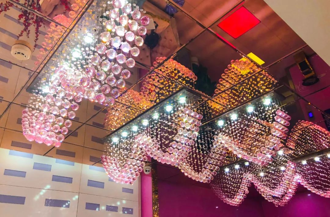 我们花了129元，住了一次情趣酒店···