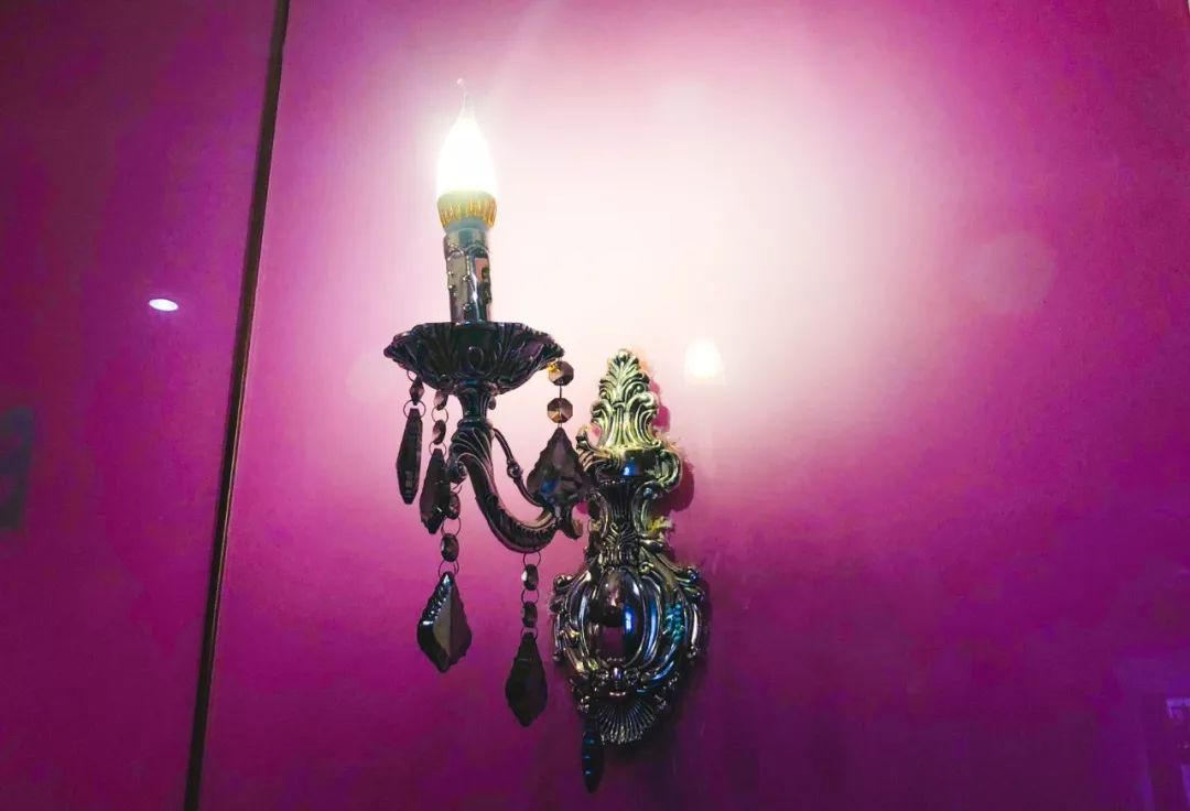 我们花了129元，住了一次情趣酒店···